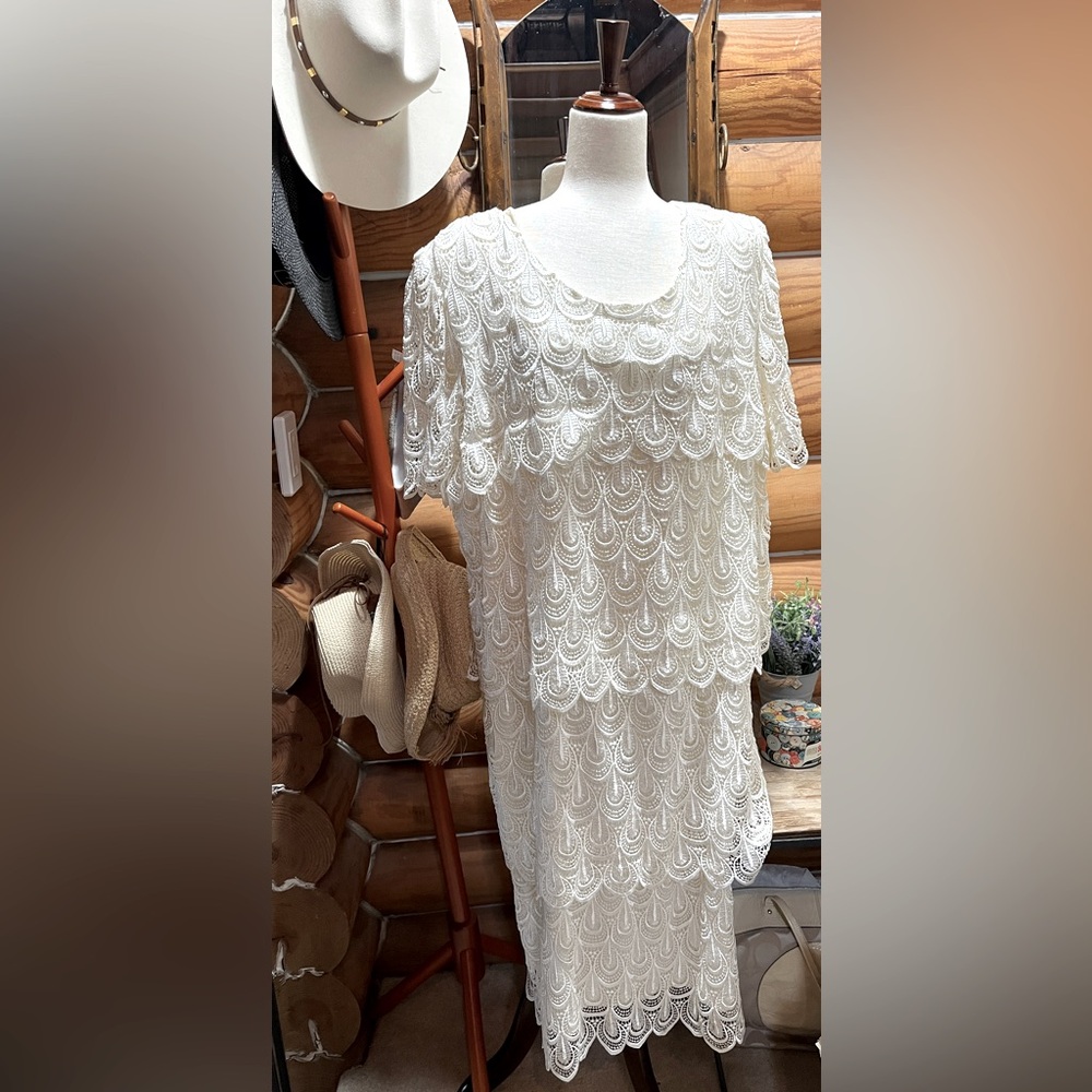 Scalloped Lace Tiered Formal Dress
